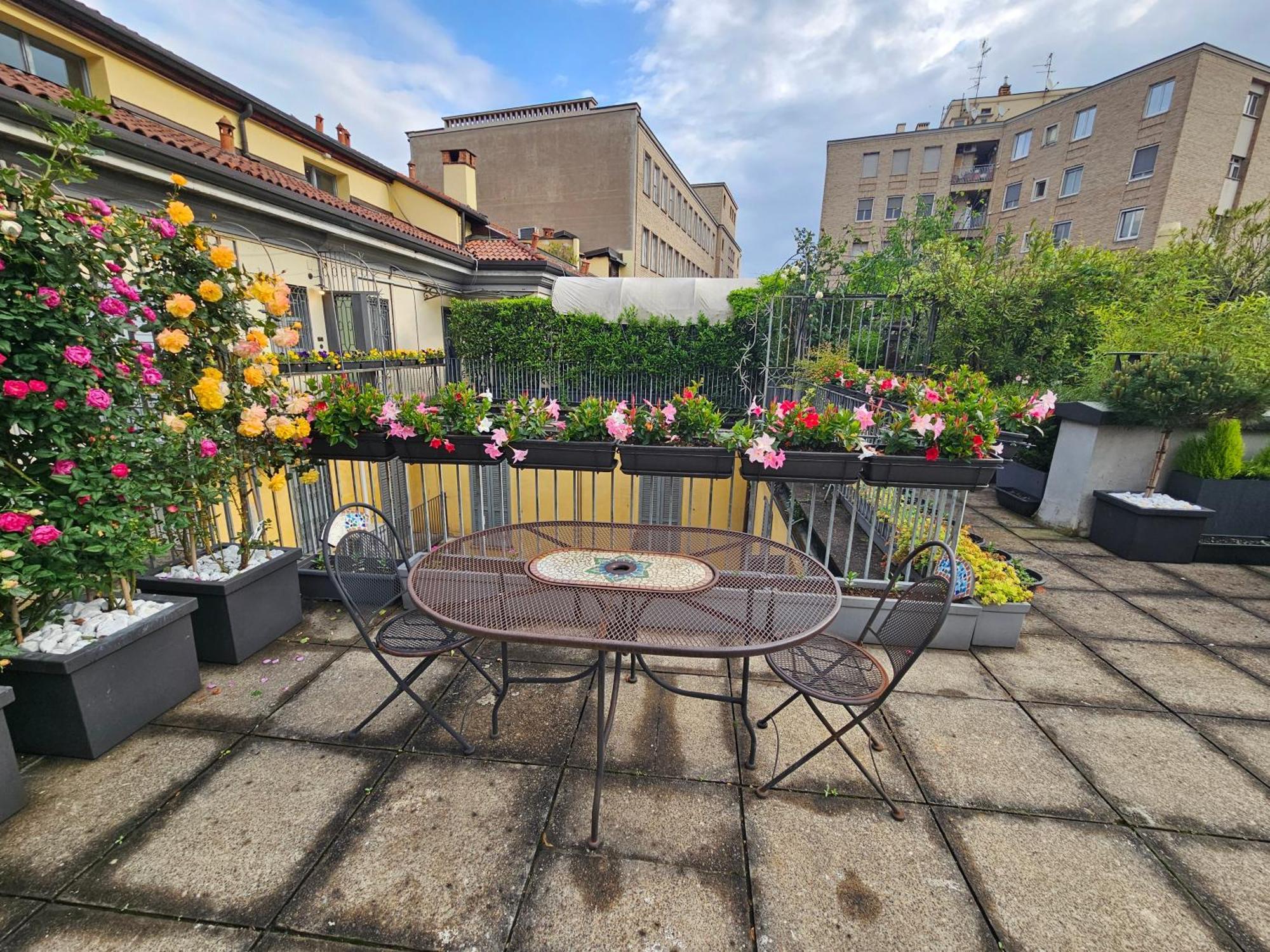Exclusive Top Floor 2-bedroom Flat Milán